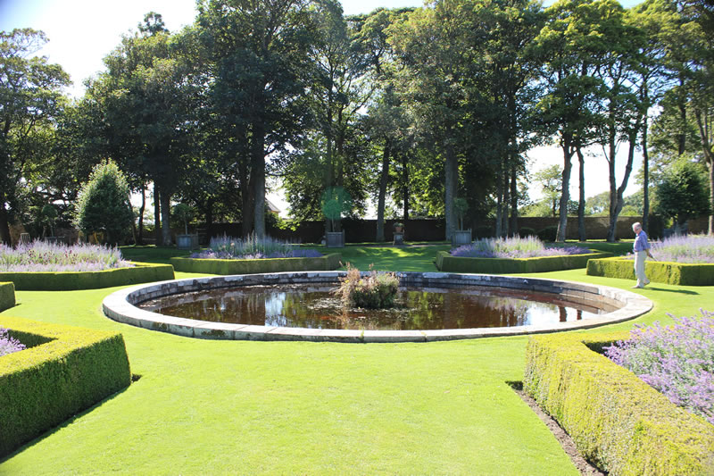 Dunrobin castle gardens - formal pond